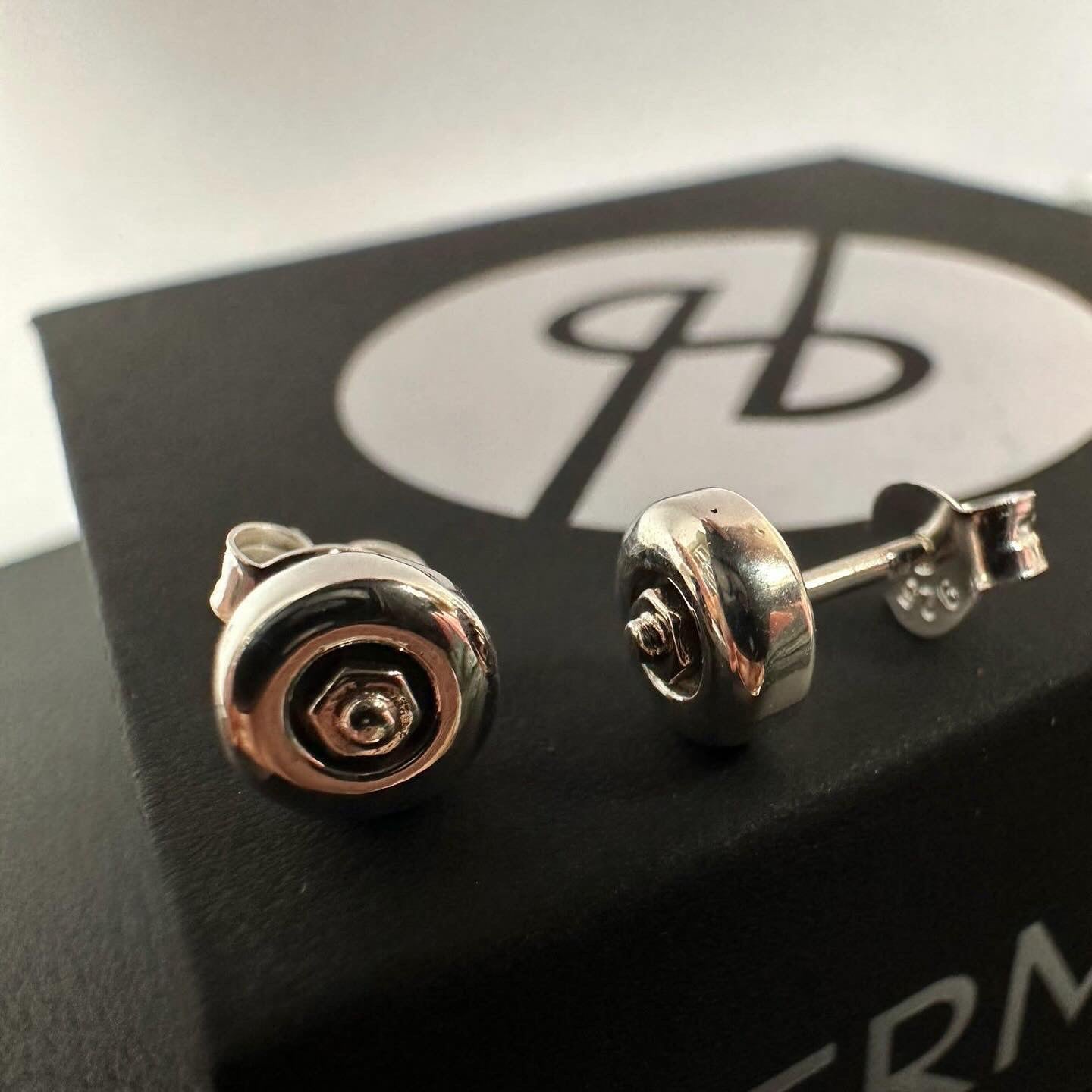 Skateboard Wheel Stud Earrings (Silver)