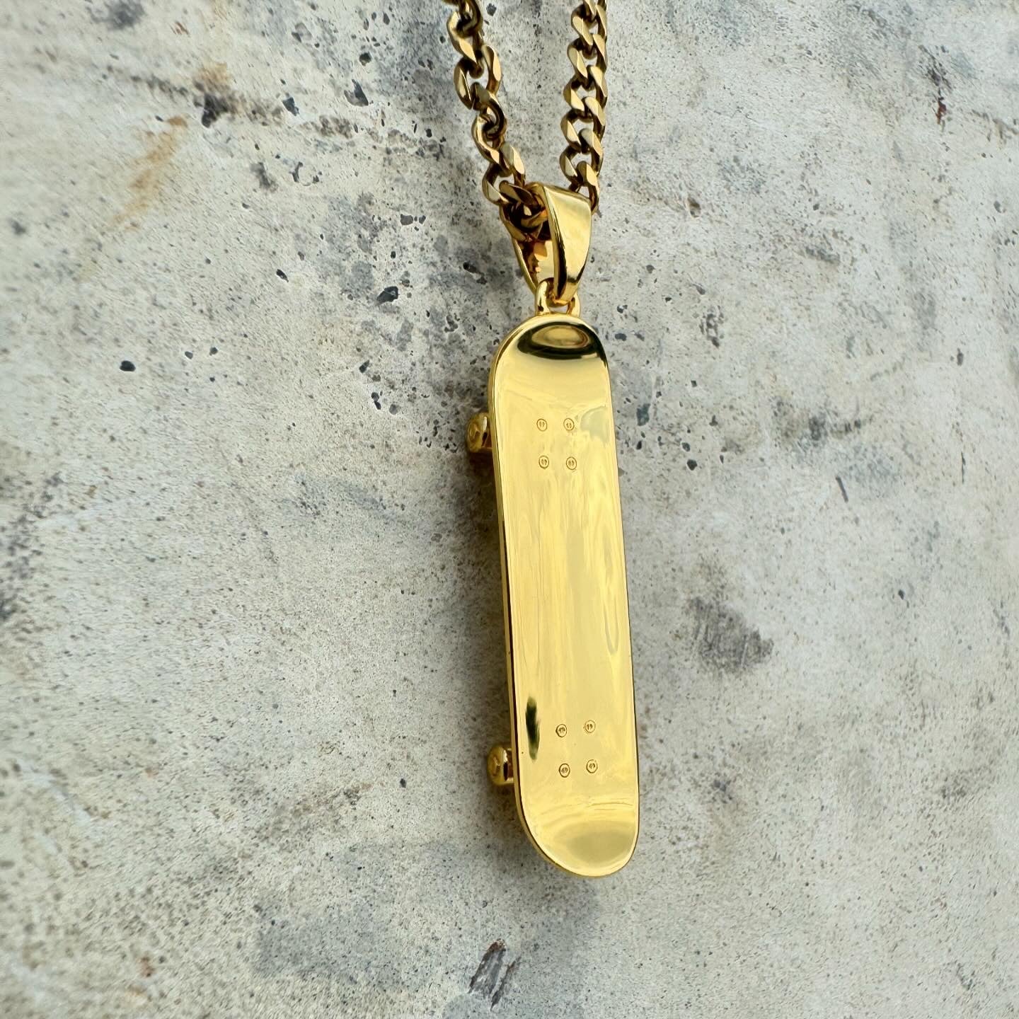 Skateboard Pendant (Gold)