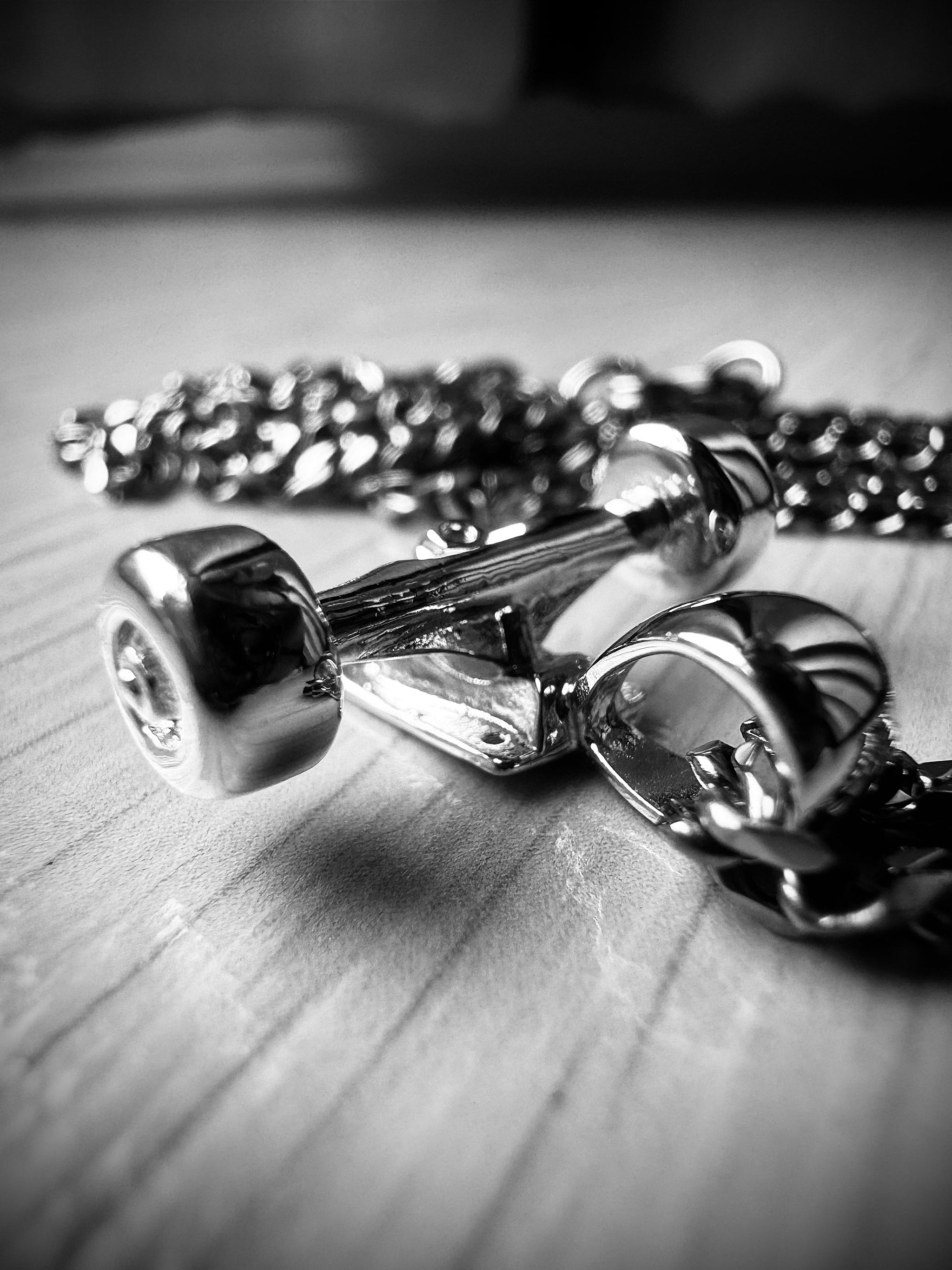 Skateboard Truck w/Wheels Pendant (Silver)