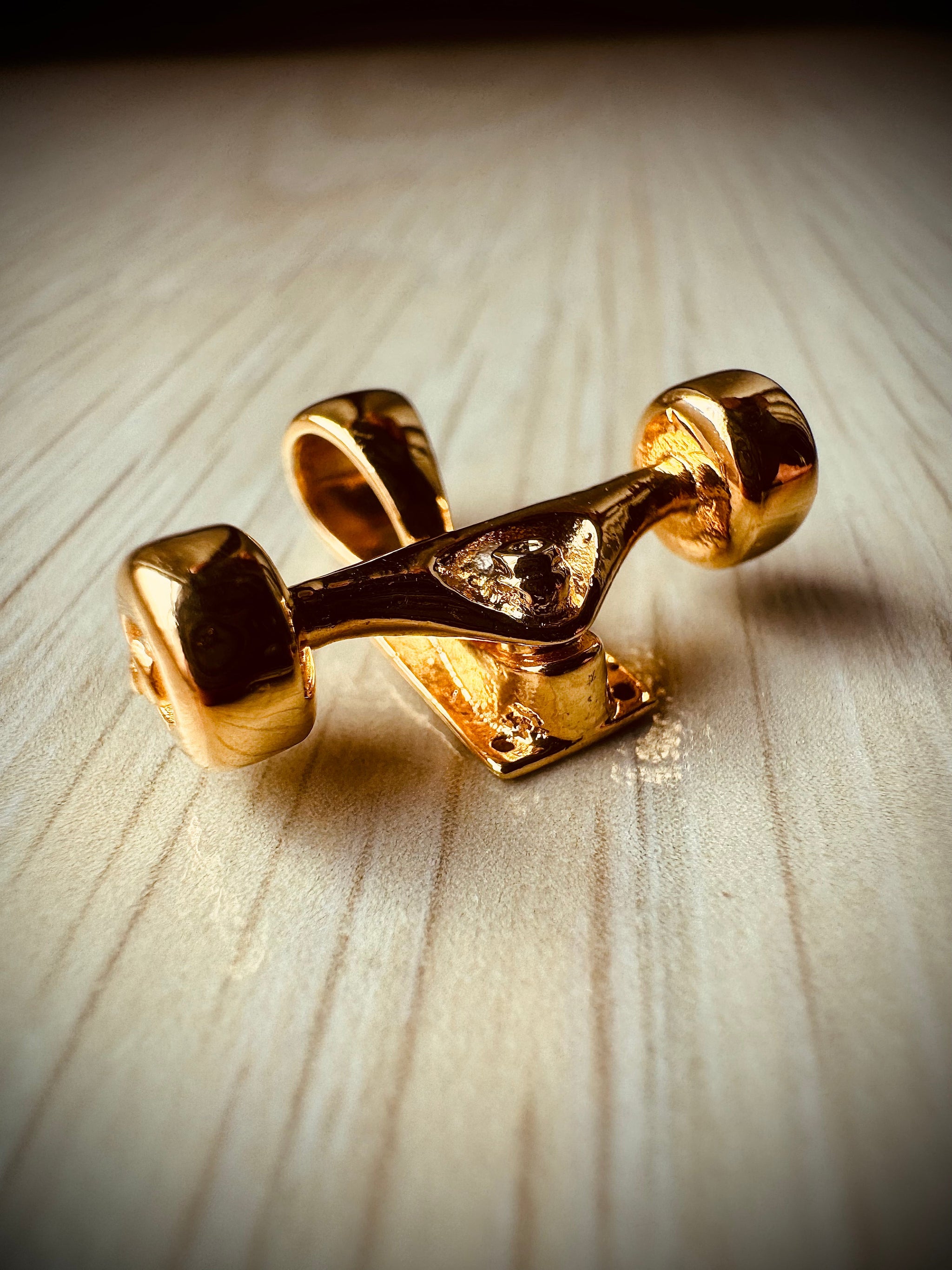 Skateboard Truck w/Wheels Pendant (Gold)