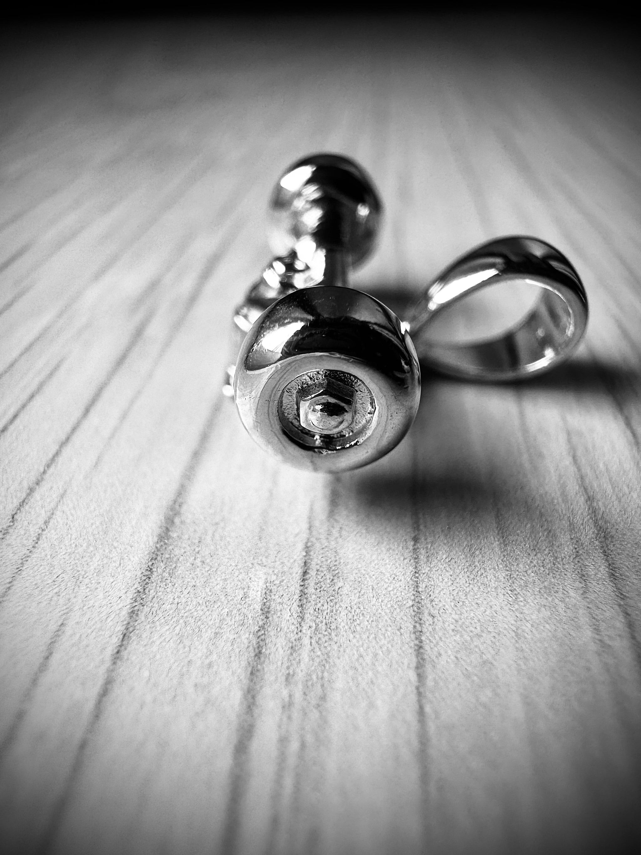 Skateboard Truck w/Wheels Pendant (Silver)
