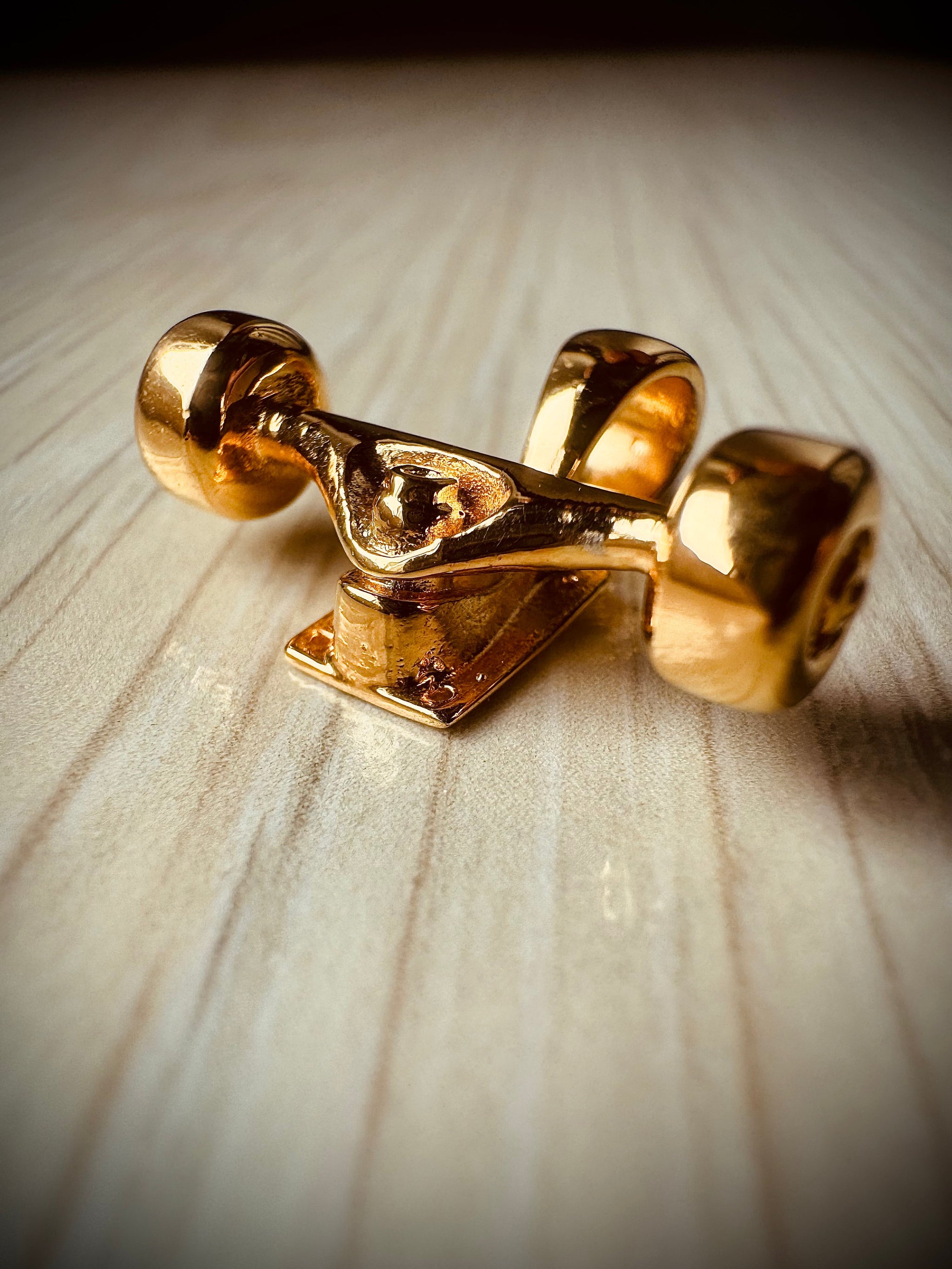 Skateboard Truck w/Wheels Pendant (Gold)
