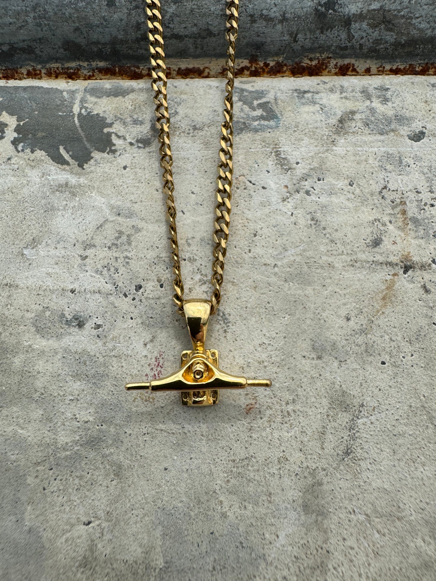 Skateboard Truck Pendant (Gold)