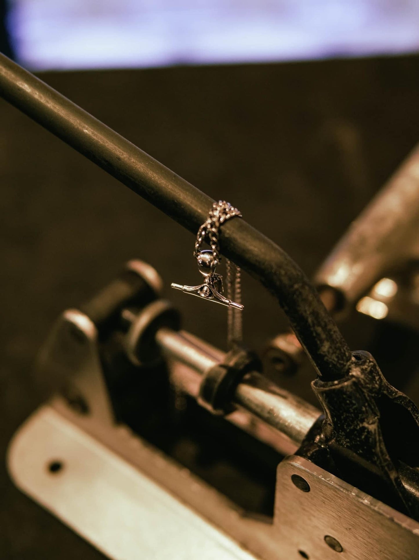 Skateboard Truck Pendant (Silver)