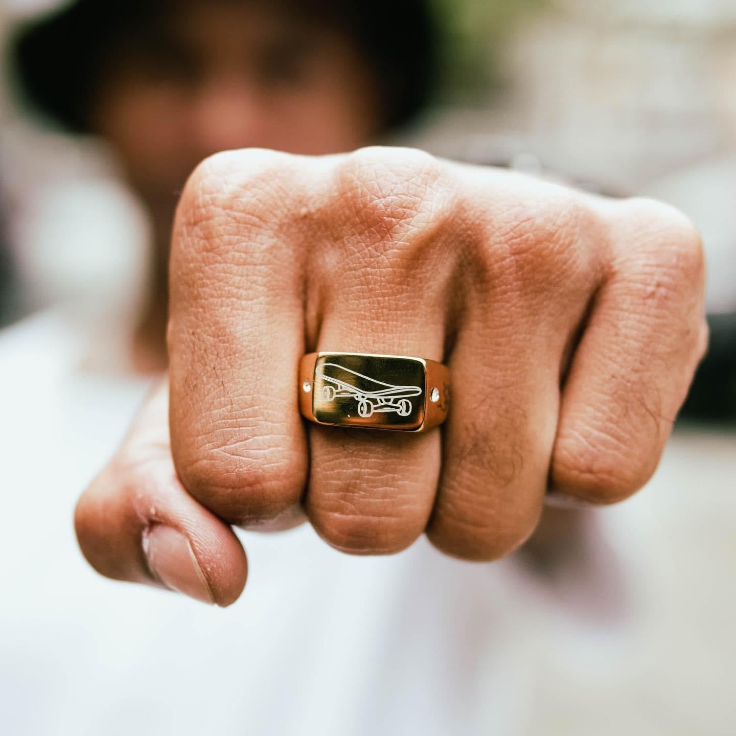 Skateboard Ring – Custom Engraving Available (Gold)
