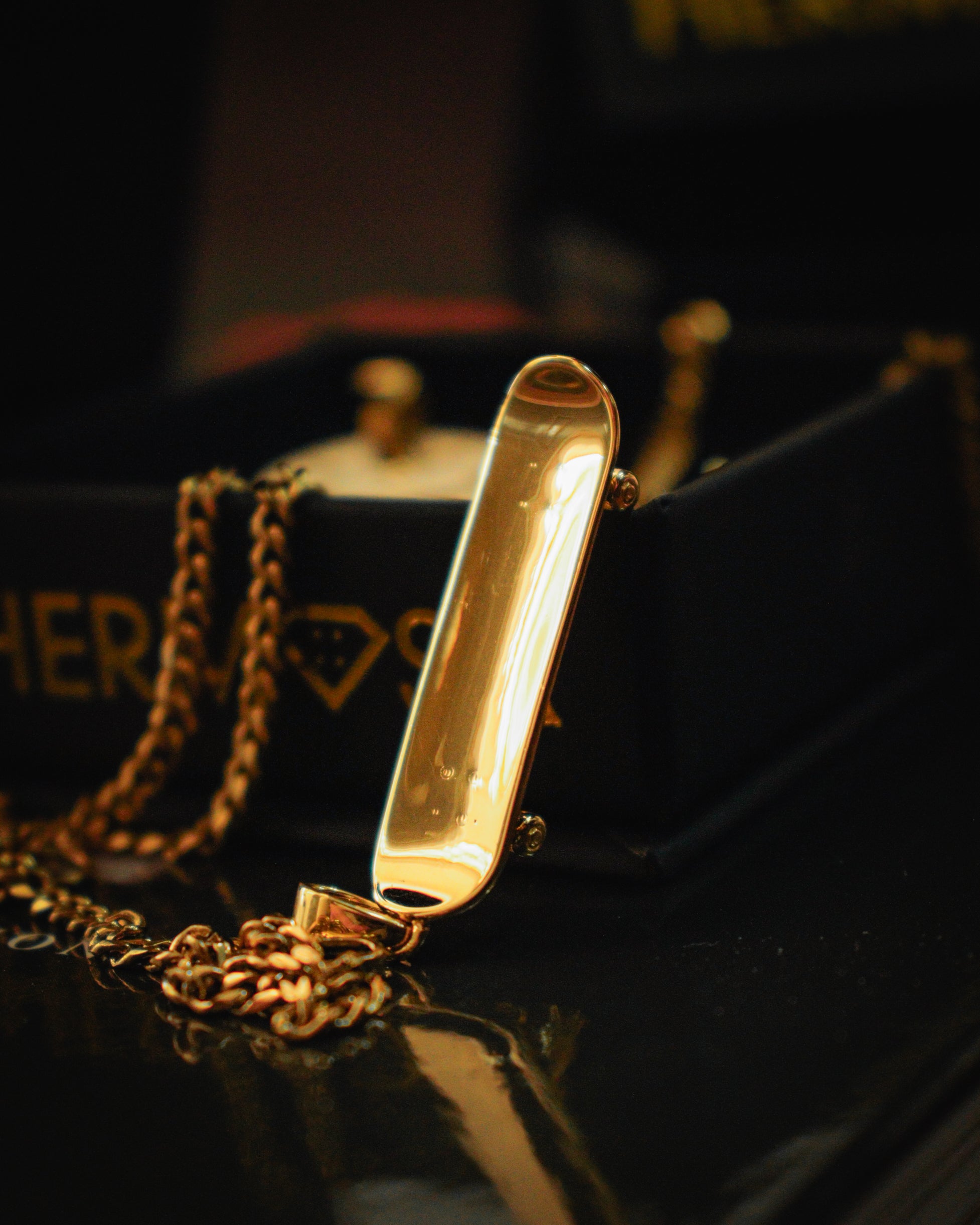 Skateboard Pendant (Gold)