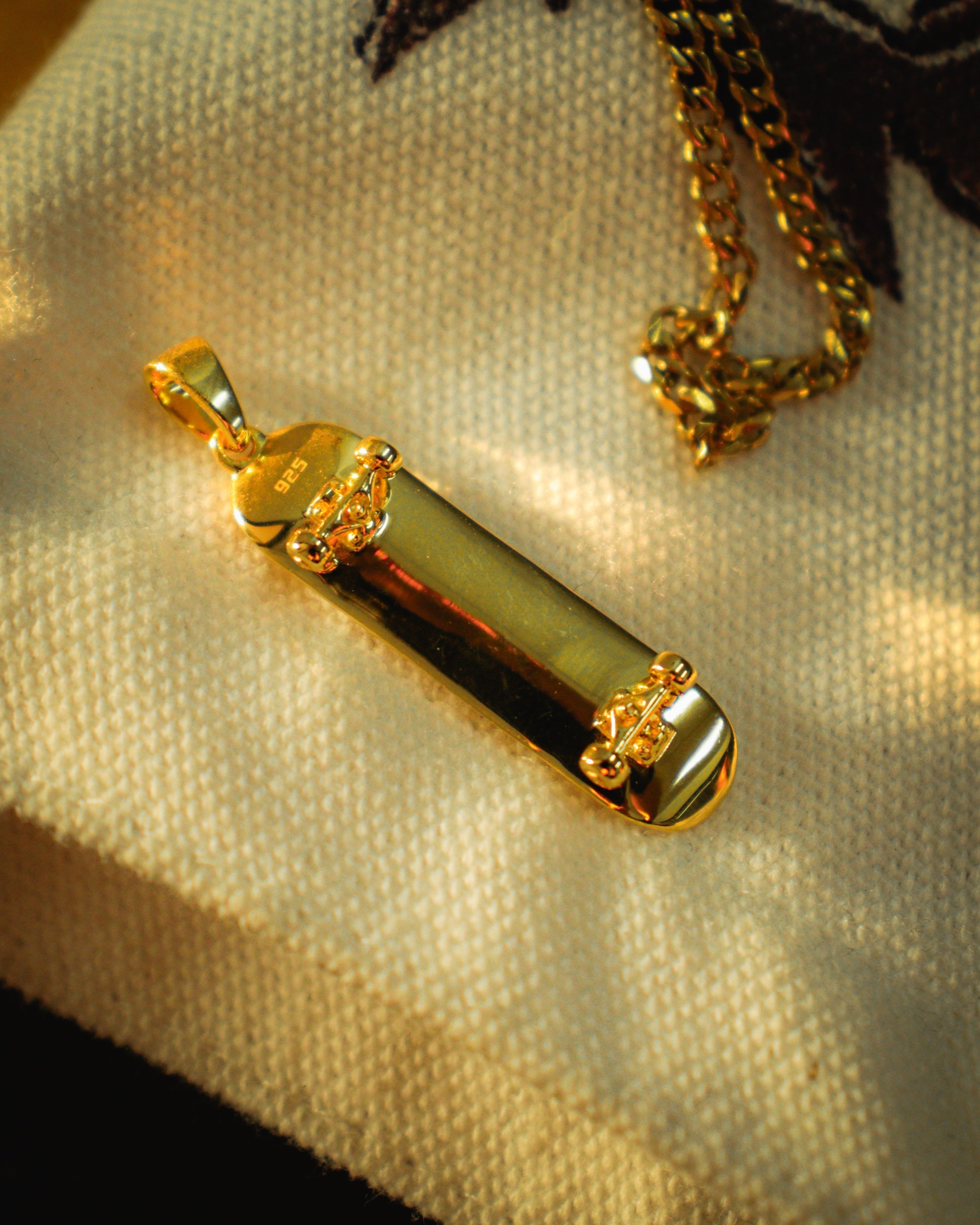 Skateboard Pendant (Gold)