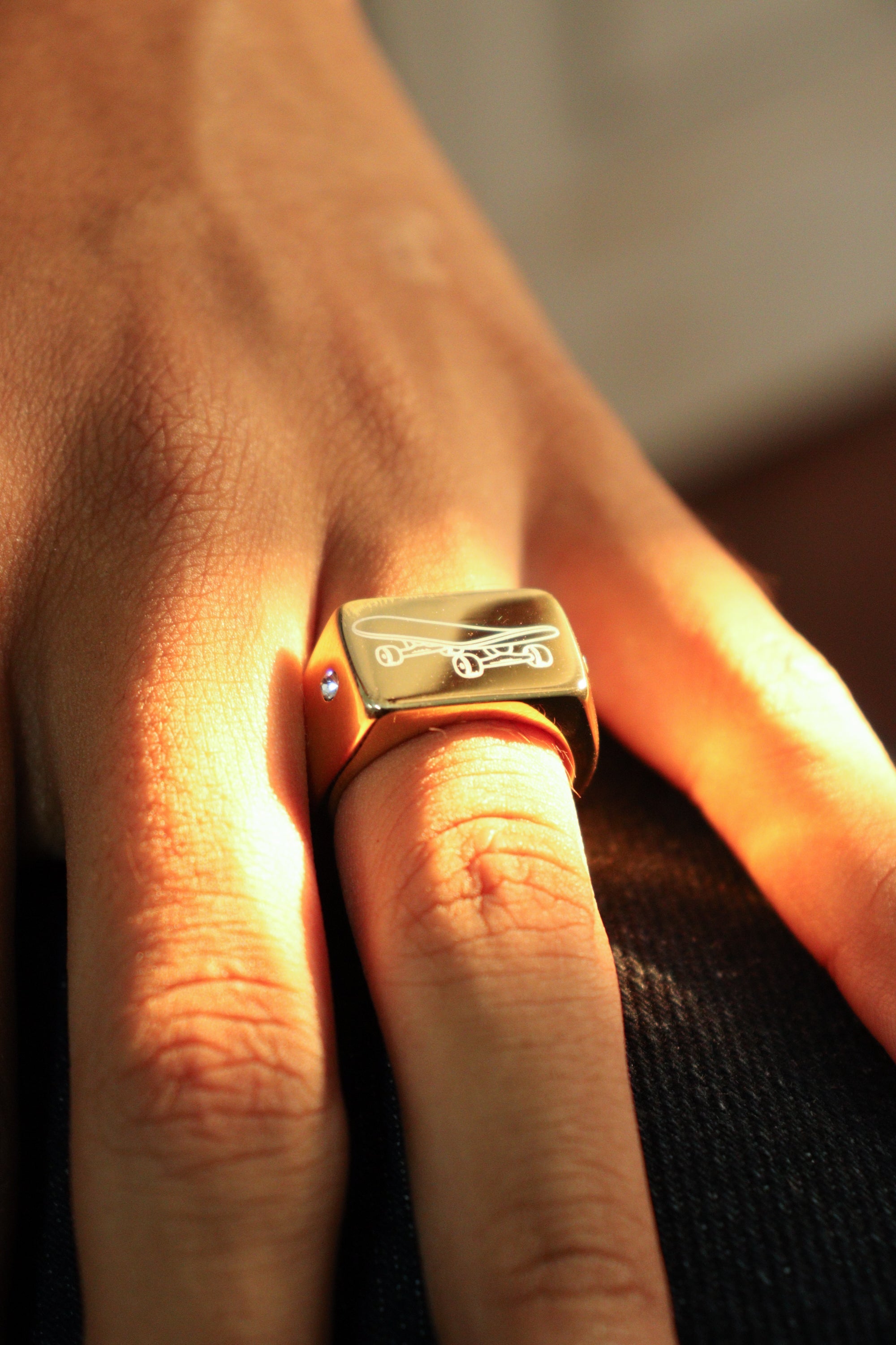 Skateboard Ring – Custom Engraving Available (Gold)