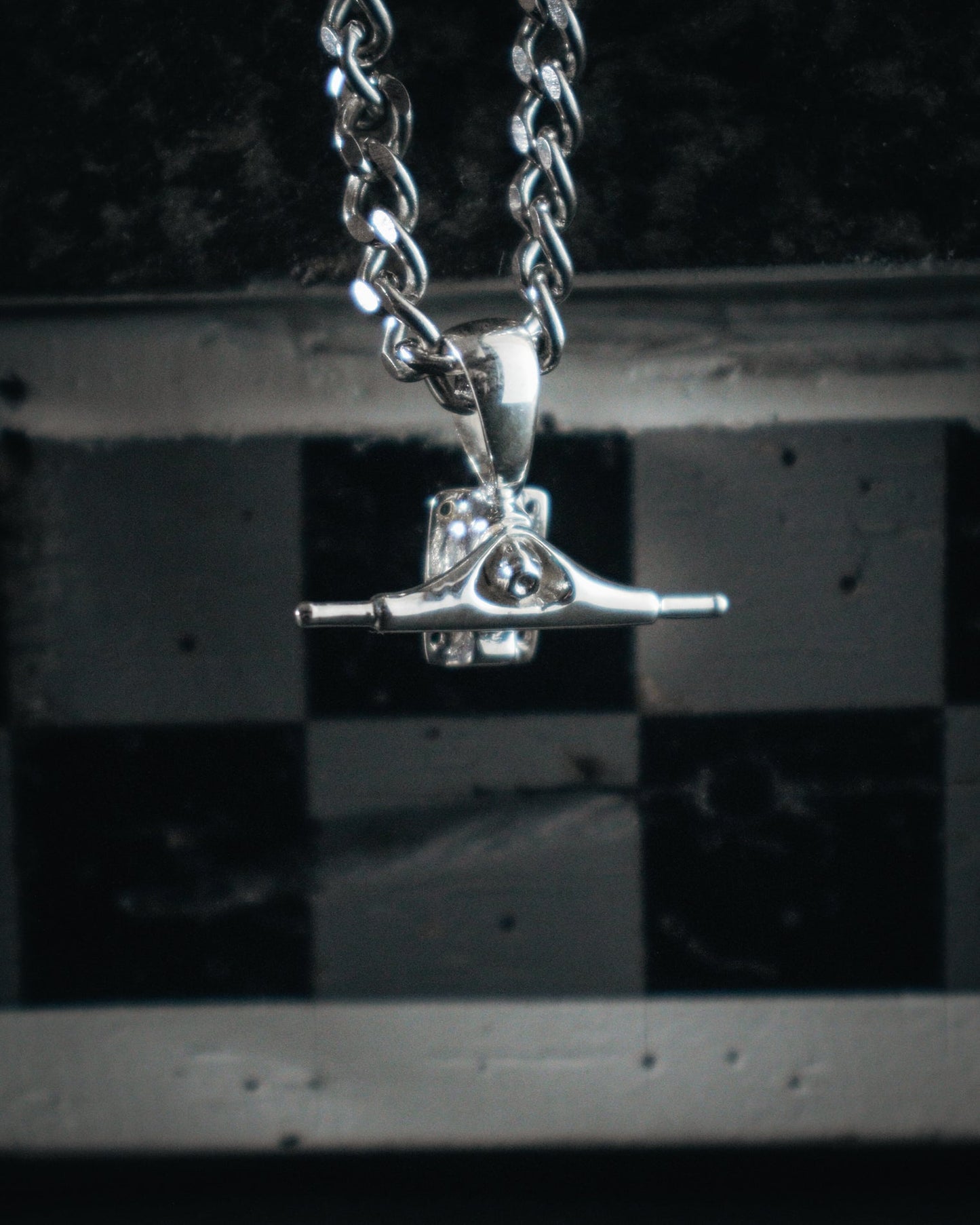 Skateboard Truck Pendant (Silver)