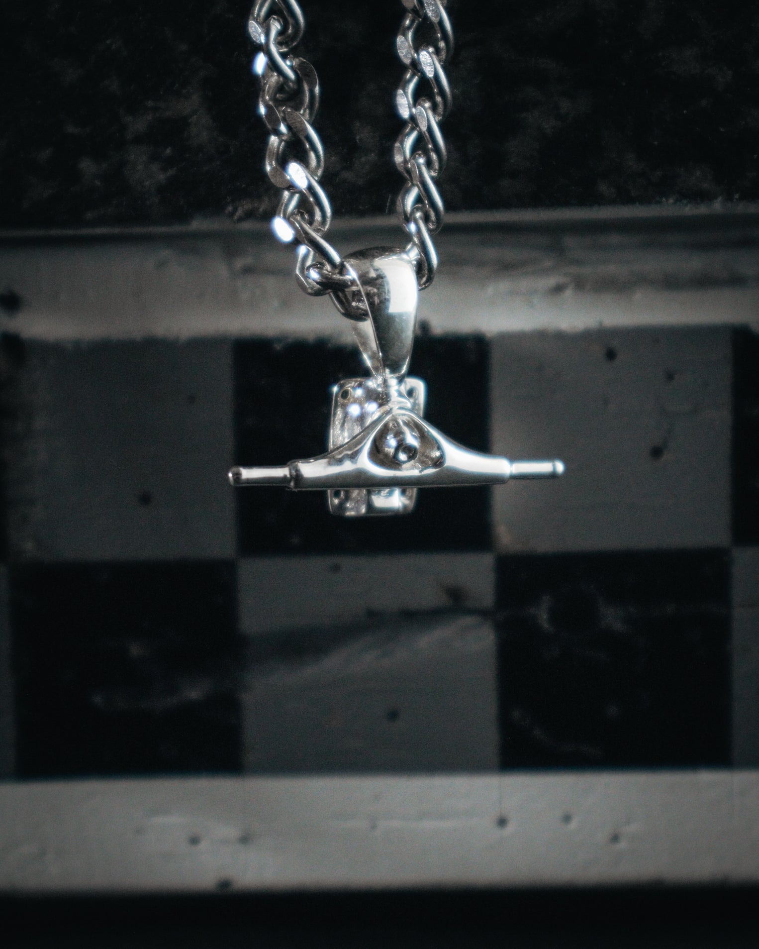 Skateboard Truck Pendant (Silver)