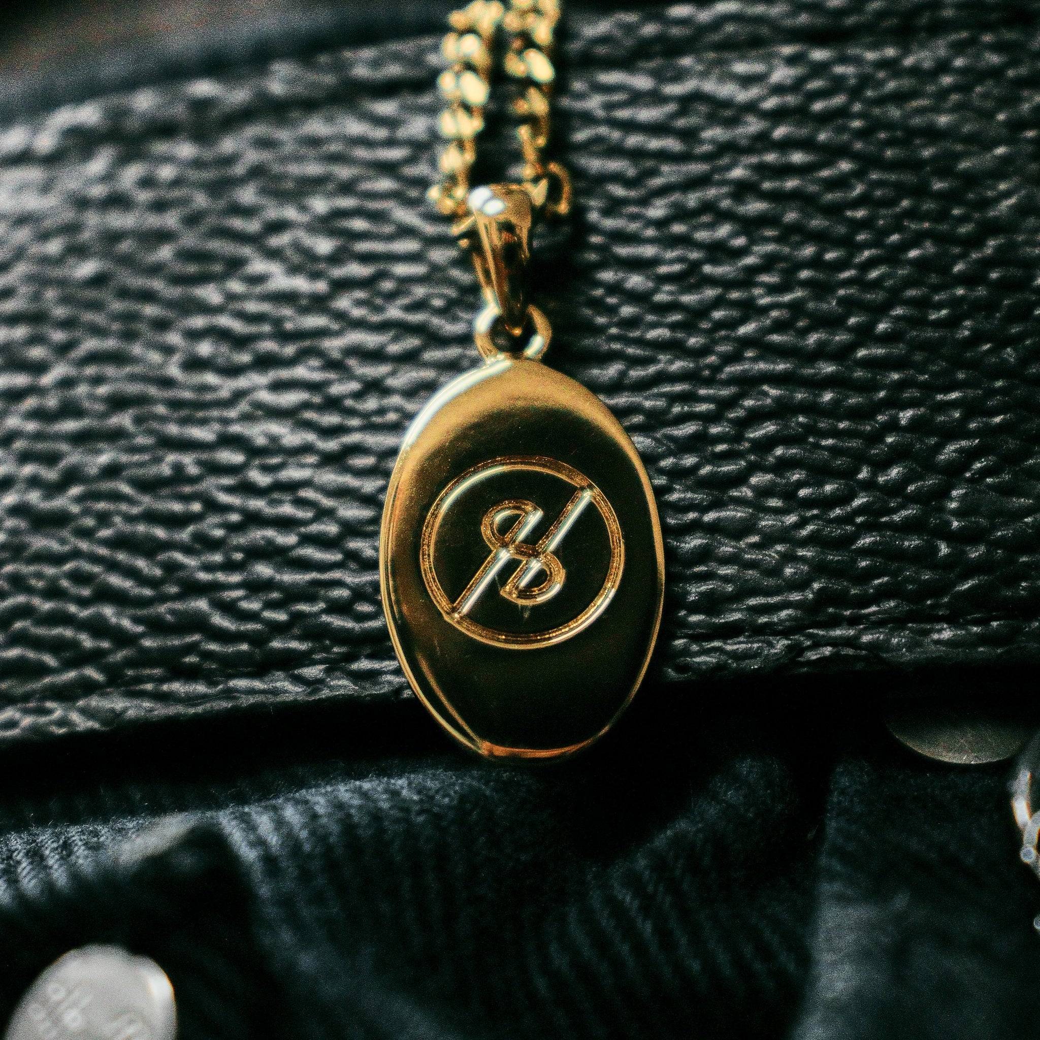 Dove Pendant (Gold)
