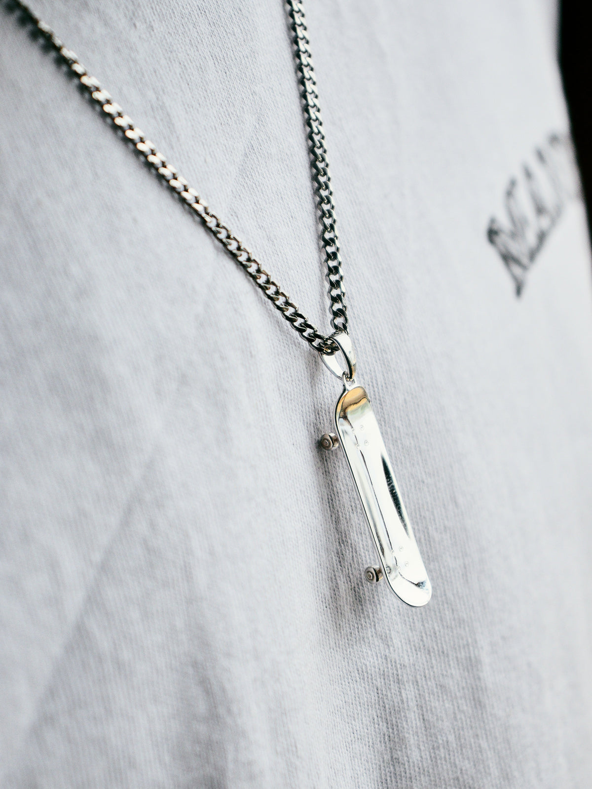 Skateboard Pendant (Silver)