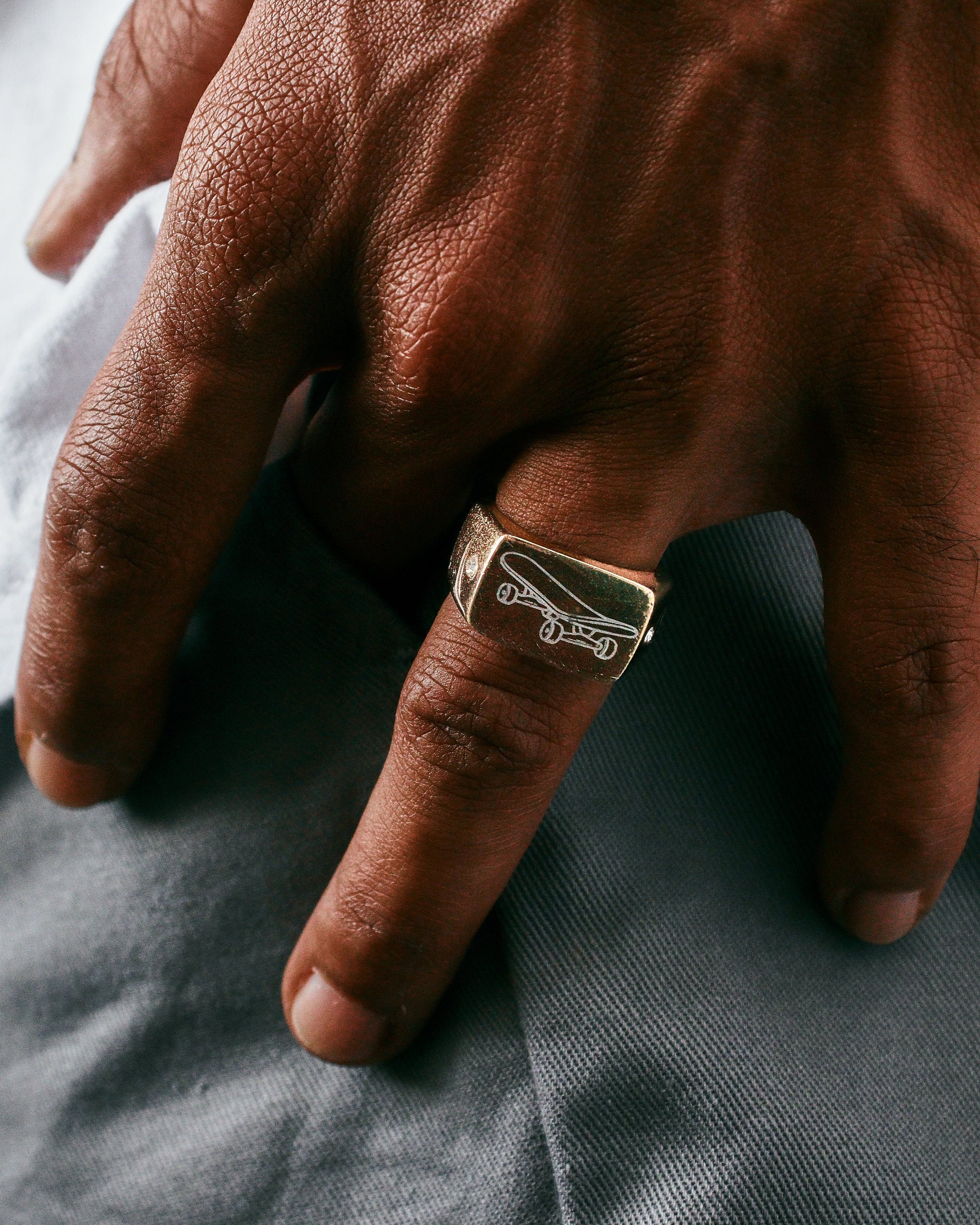 Skateboard Ring – Custom Engraving Available (Gold)